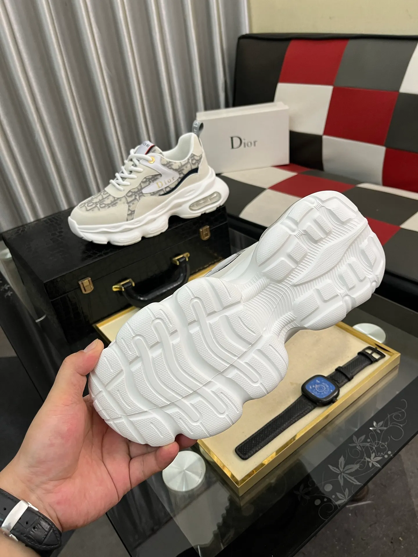 Men's shoes💰438⌚️⌚️[Dior] Dior's new men's genuine leather casual shoes, the highest version on the market, any comparison is welcome🆚! The original leather has excellent texture and is super high-end! Fetal sheep net lining imported from Italy, removable pad! Luxurious materials and fine workmanship, highly recommended! Code number: 38-442️⃣Colors available
